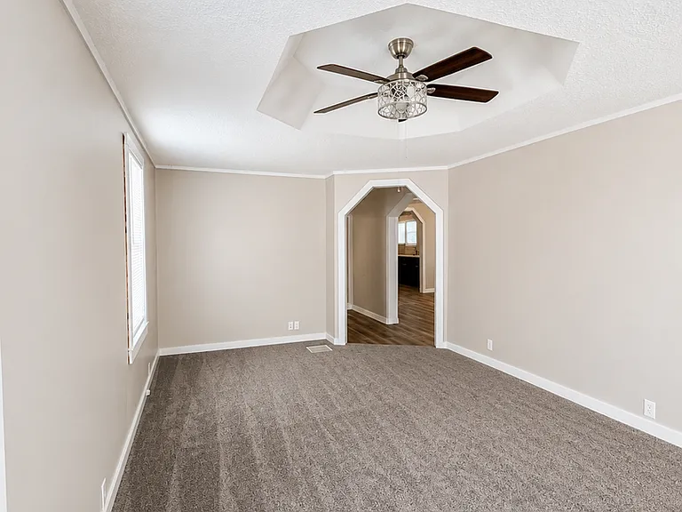 210 W College St — Photo 3