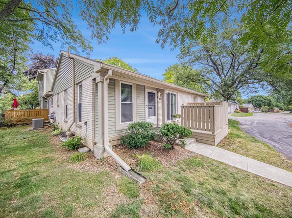 2918 W Whittier Ct, Ann Arbor, MI 48104