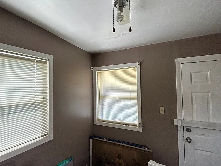 4890 Margaretta Ave — Photo 33