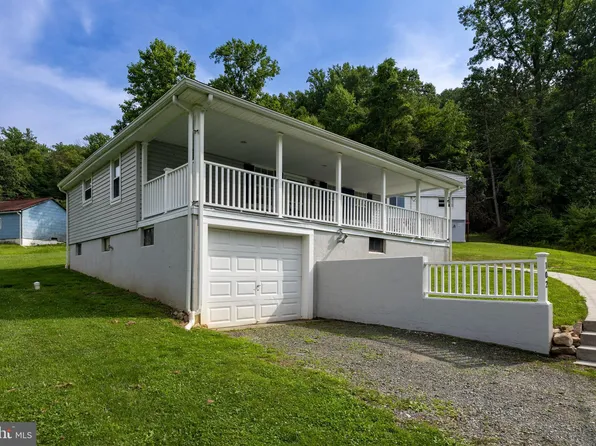 102 Chapel Rd, Boyertown, PA 19512