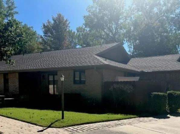 3006 Mission Dr, Hutchinson, KS 67502