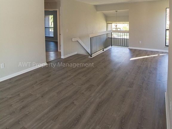 4th image of 16 Oxford Ln #16