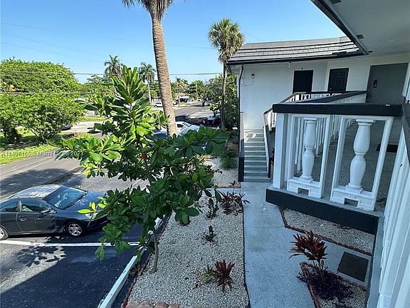4th image of 2401 NW 9th Ave APT 1-8