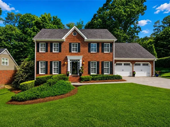 4648 Glenforest Dr NE, Roswell, GA 30075