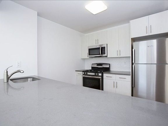 5th image of 321 E 3rd St APT 1C