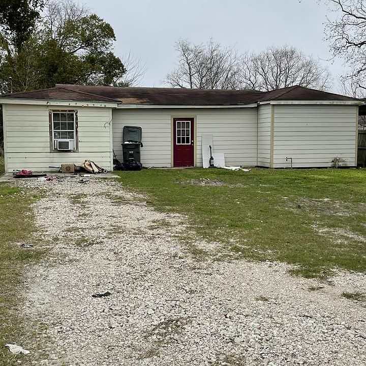 1st image of 2340 4th Ave