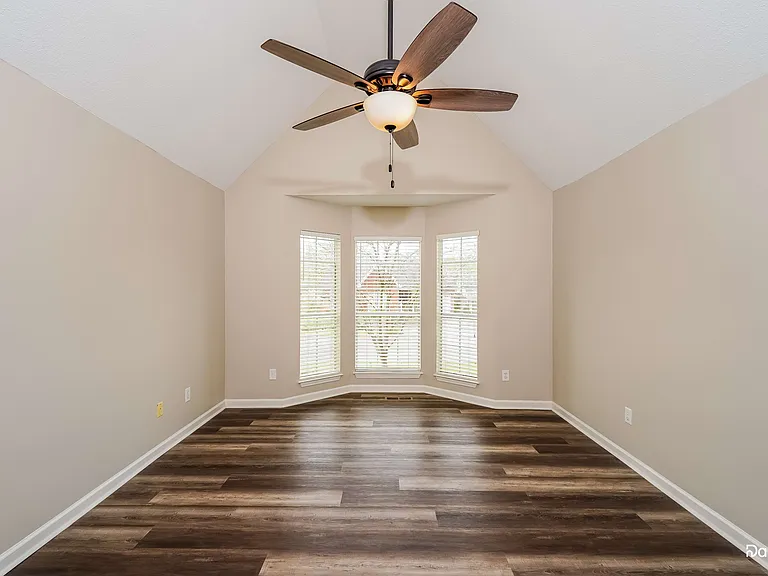 6725 Crossbrook Ln — Photo 9