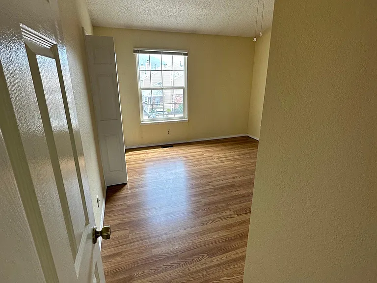 1920 Giltshire Dr — Photo 14