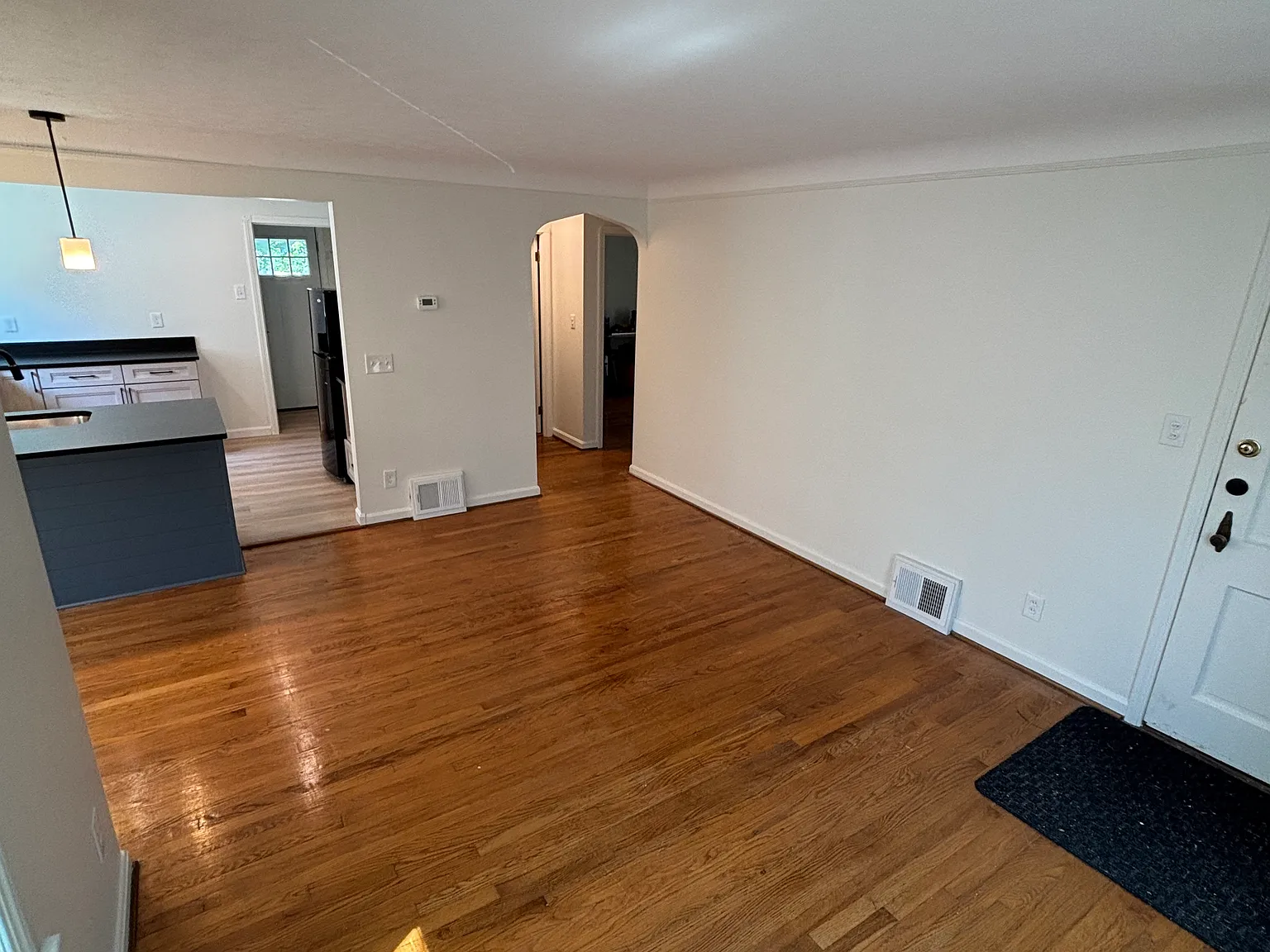 2 bed, 724 sqft, $1,400 — Photo 2