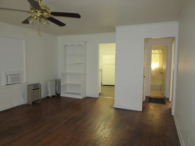 1107 Slater St #1/2 — Photo 3
