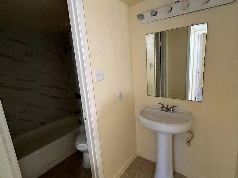 9000 Bissonnet St #705 — Photo 14