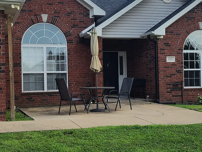 823 Palisades Ave — Photo 1