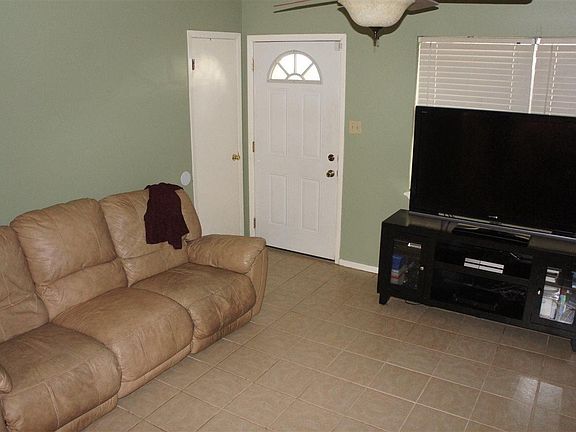 3rd image of 8603 N Juniper Ave