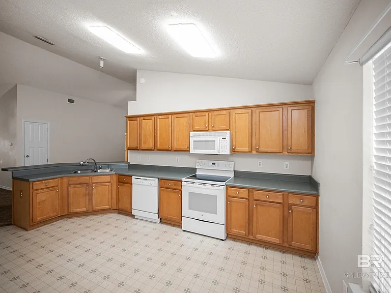 13097 Concord Dr E — Photo 8