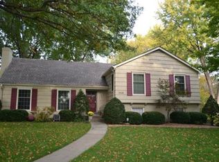 5418 W 100th St, Overland Park, KS 66207