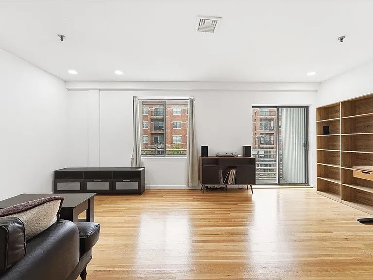 1110 Clinton St #16 — Photo 2