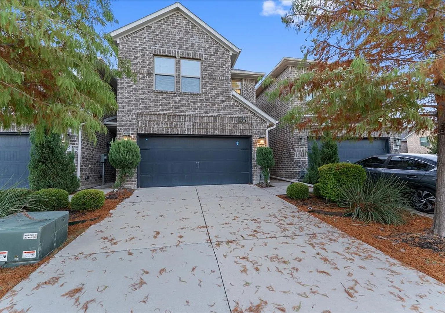 Ready for Immediate Move-In! 4 Bed 3.5 Bath 2001 SQFT Townhouse in Allen's Parkview Lane Subdivision — Photo 1