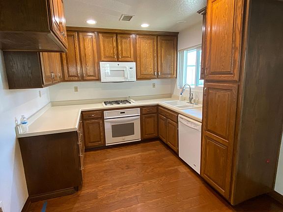 2nd image of 618 E La Veta Ave