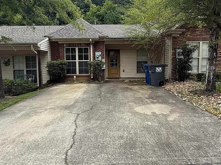 5744 Colony Ln — Photo 1