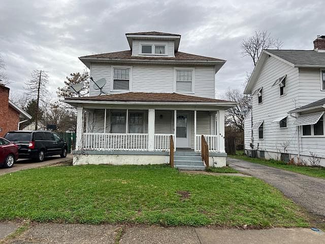 1st image of 445 Sandhurst Dr