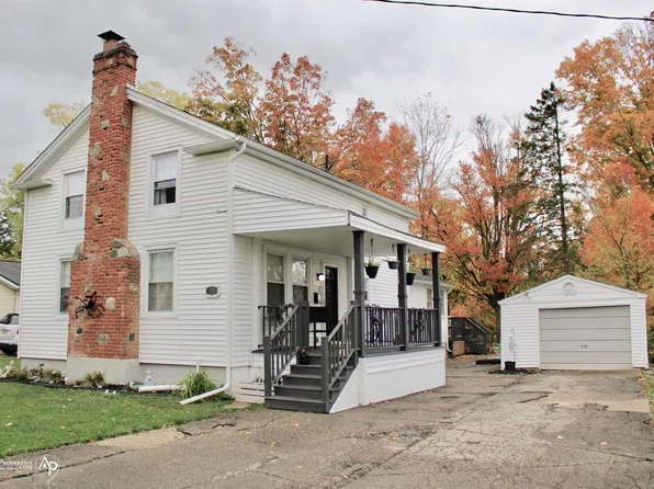418 Hattie St, Grand Blanc, MI 48439