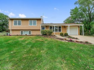 27W316 Beecher Ave, Winfield, IL 60190