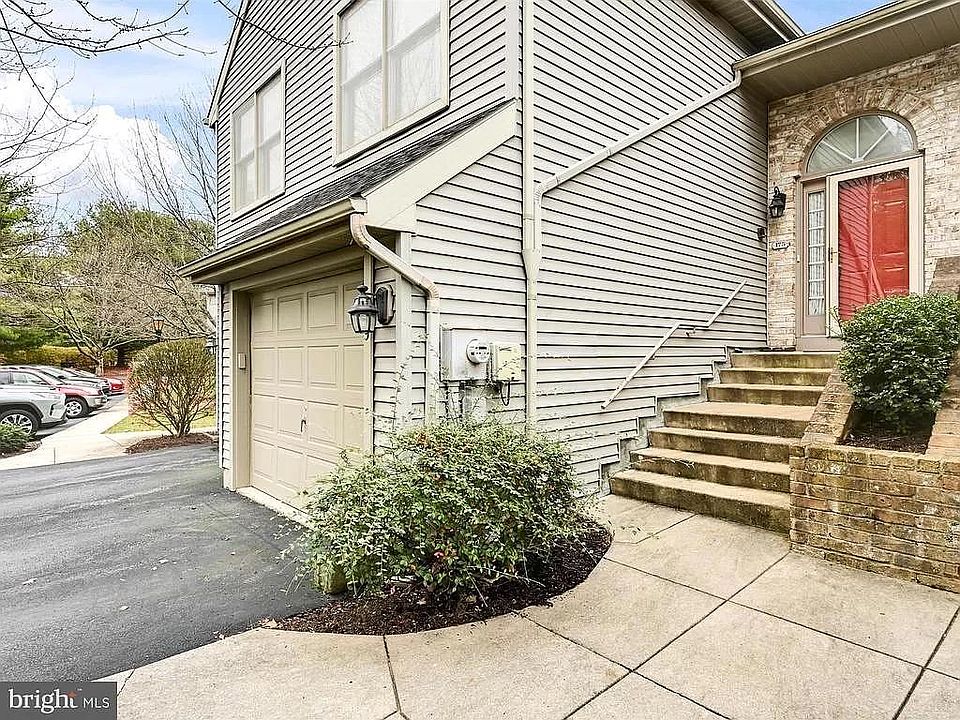 175 Crescent Entrance