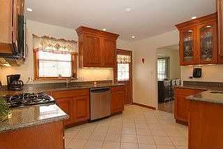 4th image of 4726 Larch Ave