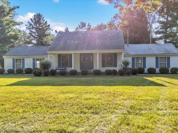 980 W Predmore Rd, Oakland, MI 48363