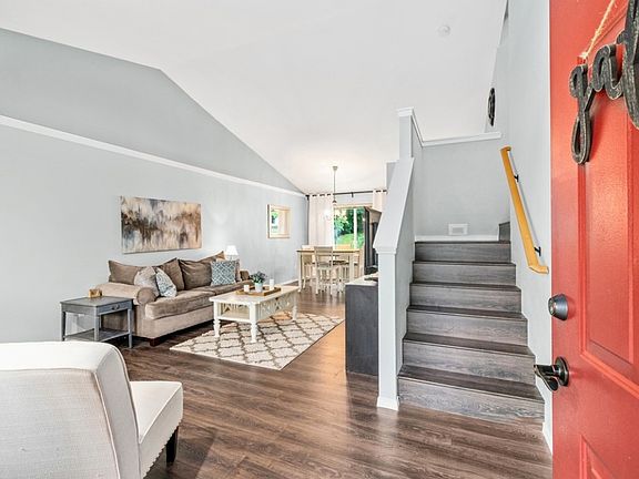 3rd image of 2826 Larkspur Dr