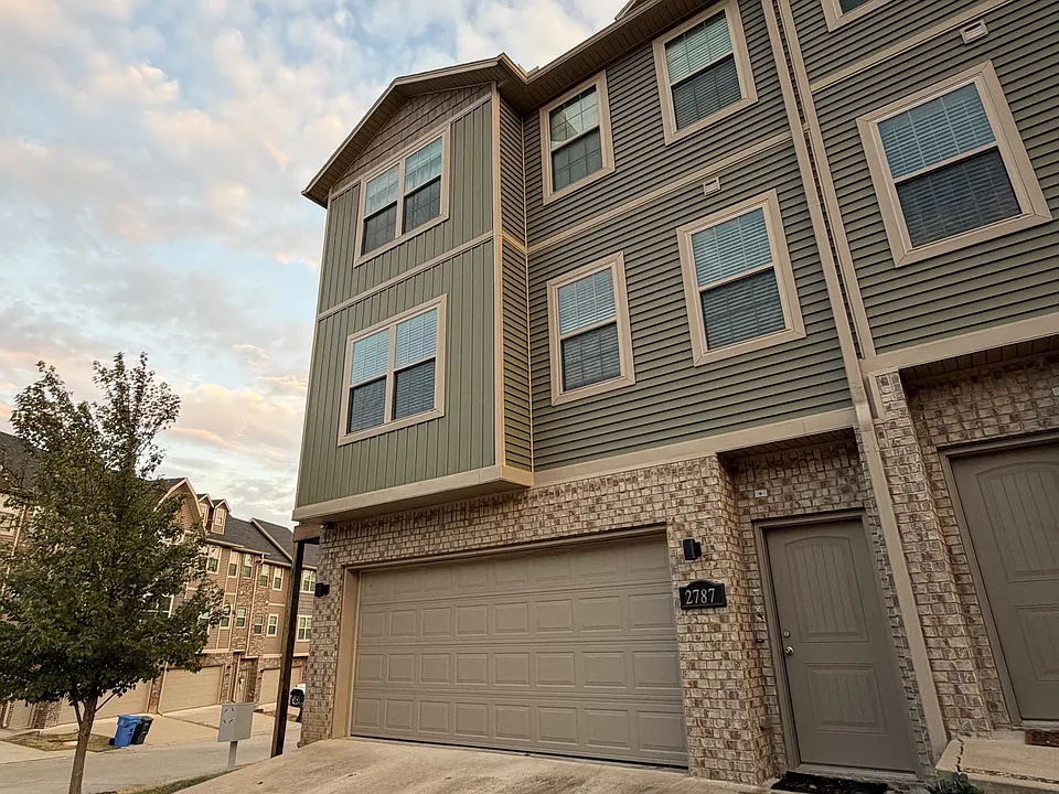 2787 W Blackstone Xing #1