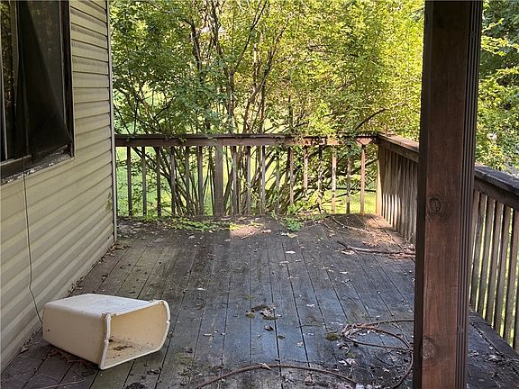 2nd image of 1073 Baileys Run Rd