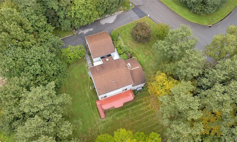 1st image of 5 Lounsbury Dr