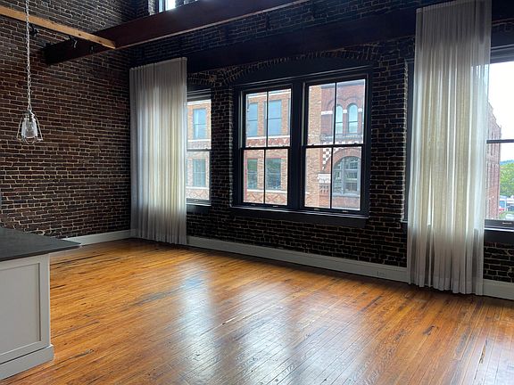2nd image of 123 W Jackson Ave #305