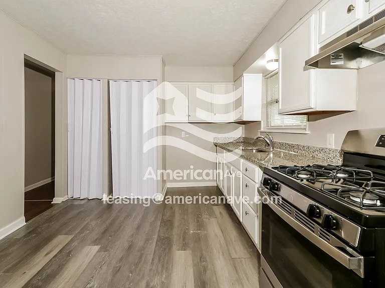 1424492_007_kitchen_7.jpg