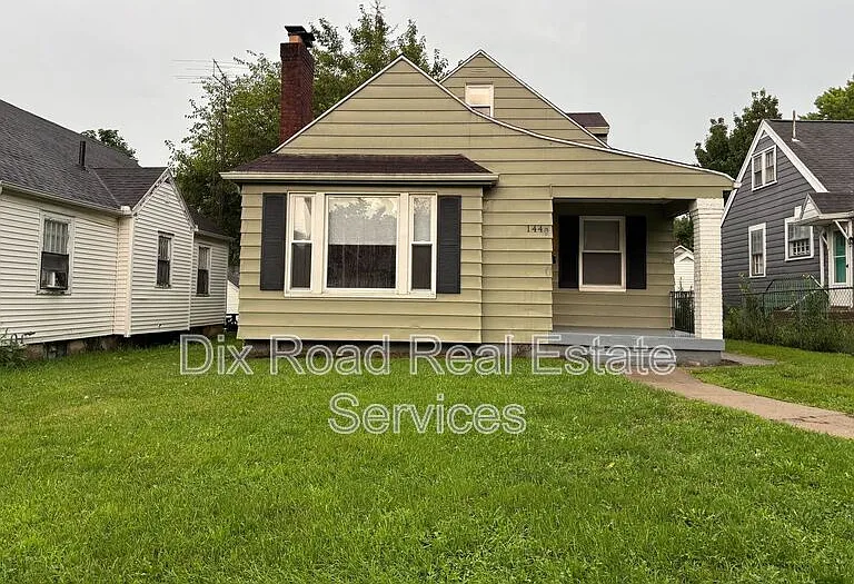 144 Niagara Ave — Photo 1