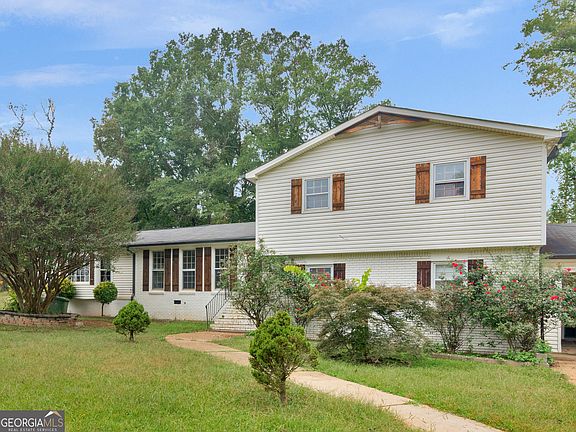 3rd image of 1307 Wildwood Dr