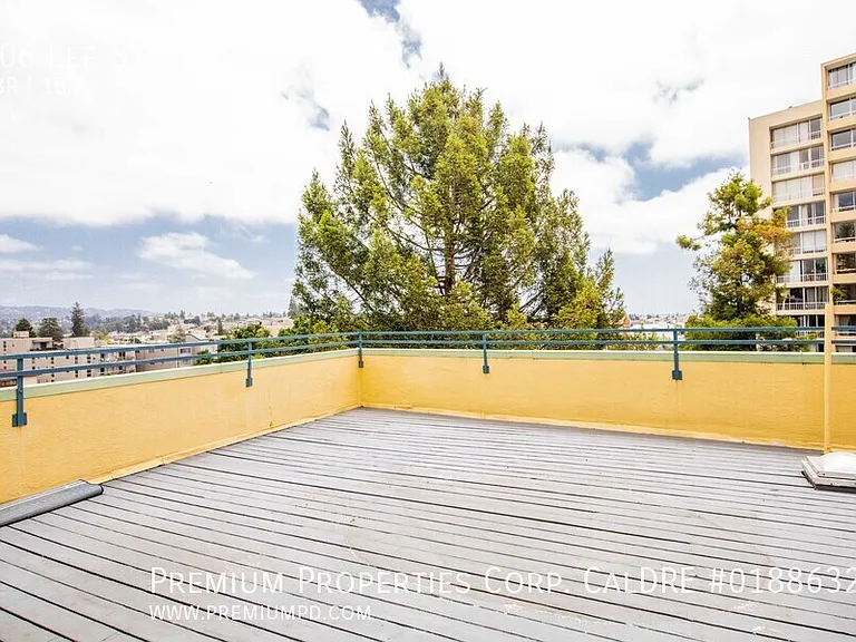 Bel Aire Apartments — Photo 19