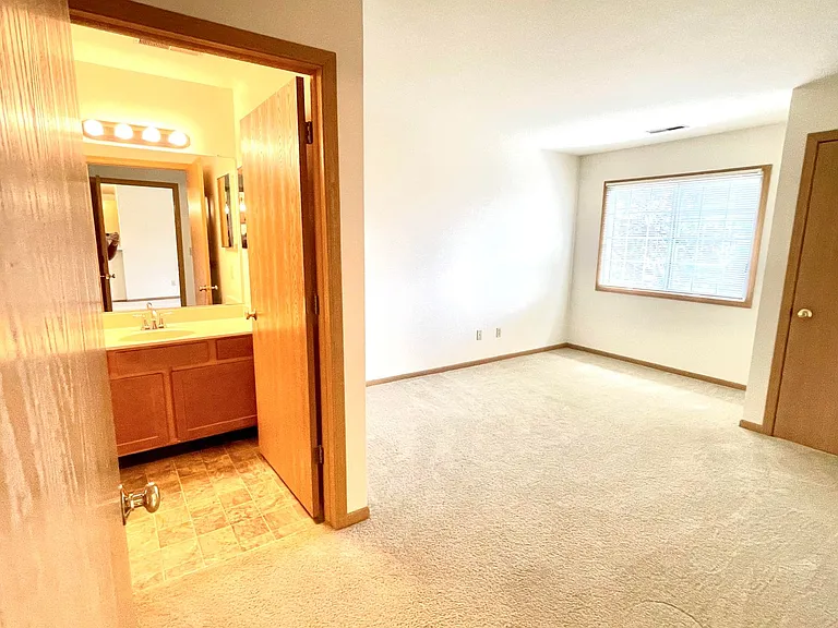 Stone Creek Apartments — Photo 51