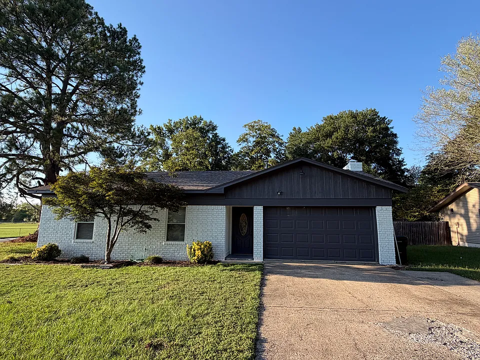 2 Hawthorne Dr