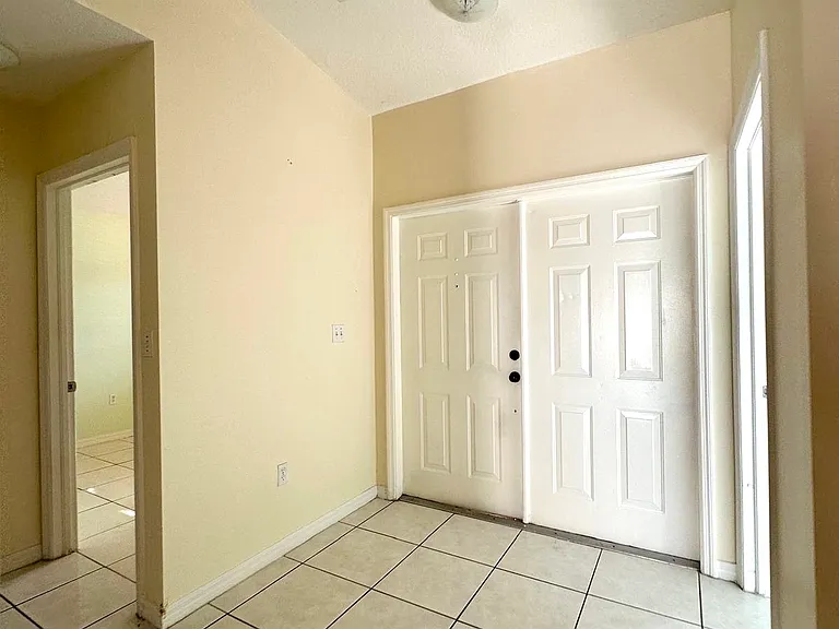 5841 SW 162nd Ct — Photo 5