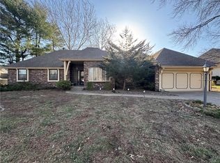 1208 NW Fairway Cir, Blue Springs, MO 64014