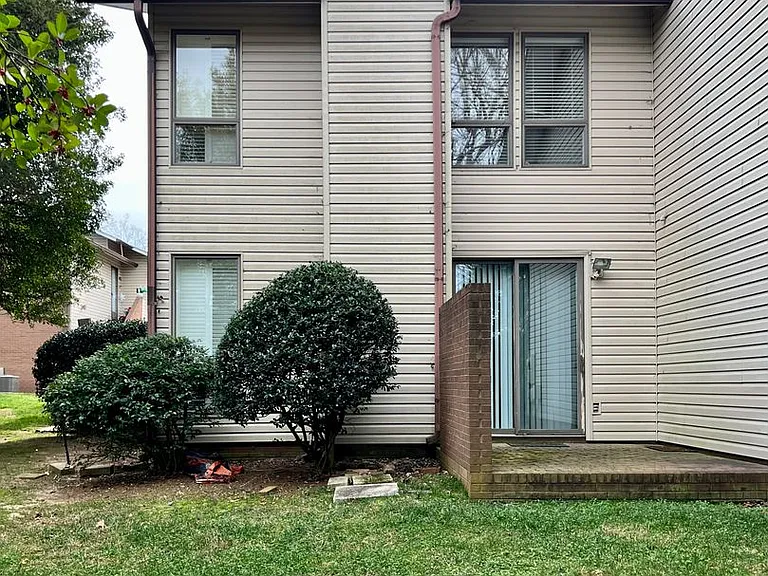 207 Forest View Ct — Photo 33