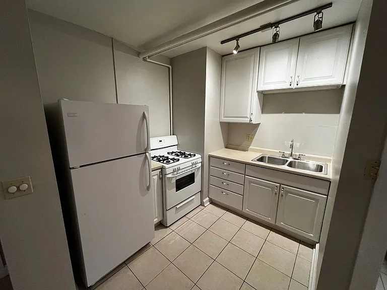 1329 Grand Ave — Photo 5