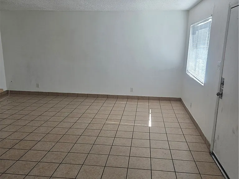 537 Calcaterra Cir #F — Photo 5