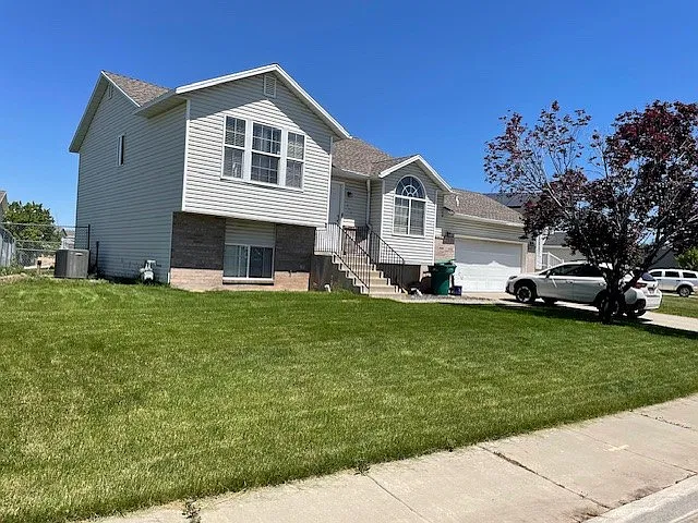 4 bed, 1712 sqft, $2,050 — Photo 1