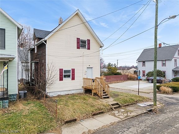 2nd image of 1024 Rex Ave NE