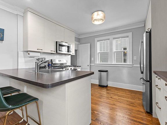 5th image of 817 W Eleven Mile Rd