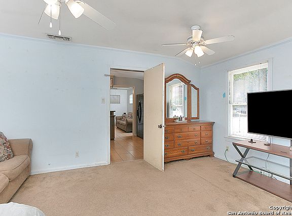 5th image of 202 Genevieve Dr