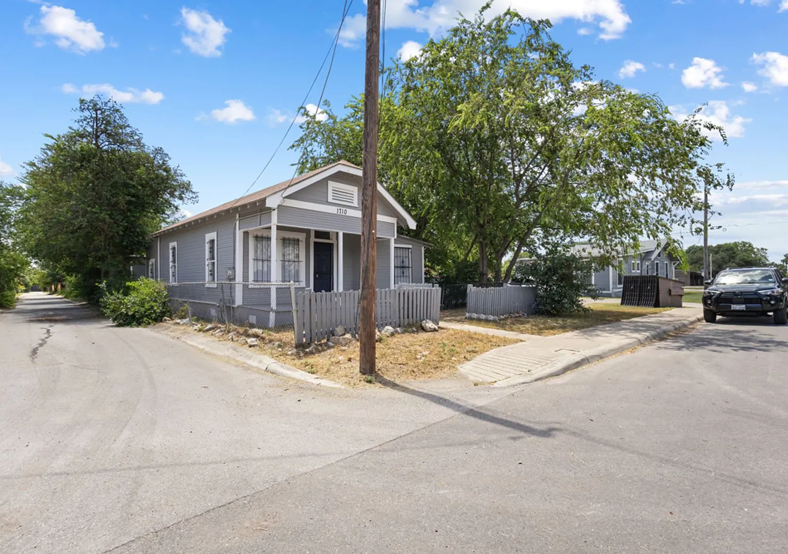 2 Bedroom/1 Bath Woodlawn Subdivision — Photo 3